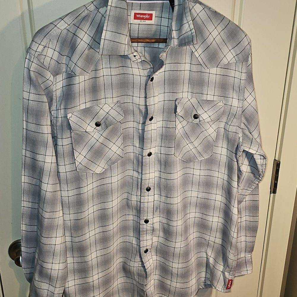 Wrangler Men's Blue and White Plaid Snap- Button Down Shirt Size L